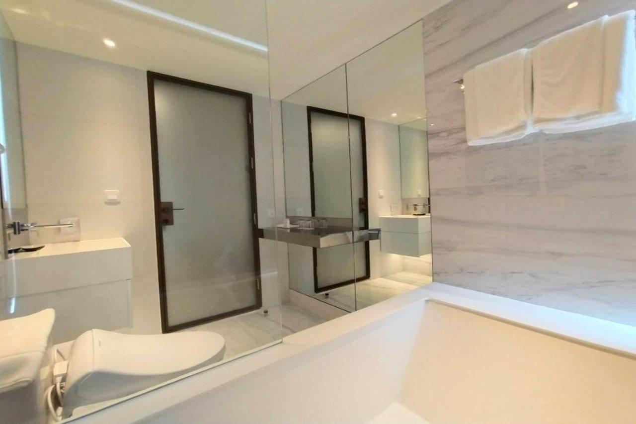 Ashley Hotel Bkk Bangkok Esterno foto